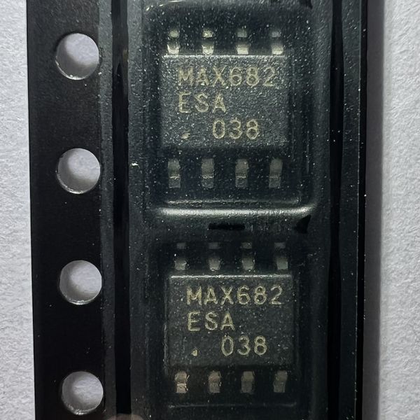 MAX682ESA